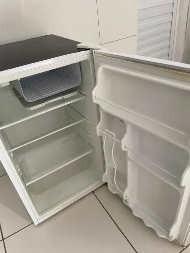 Frigobar Midea 124 litros inverter com gaveta 