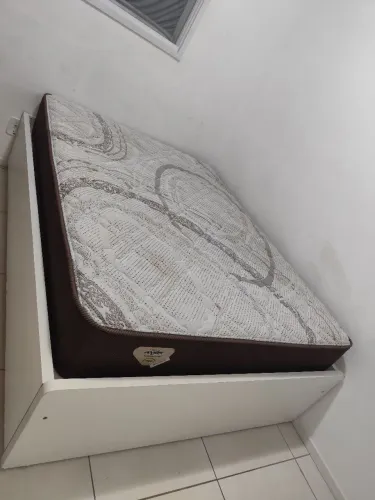 Cama casal+ cama de solteiro com colchões 