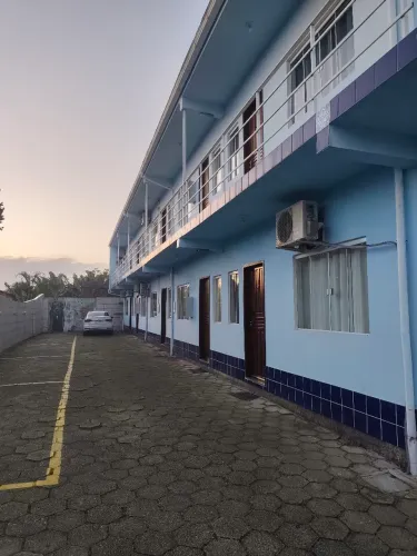Aluga-se apto para uma pessoa.