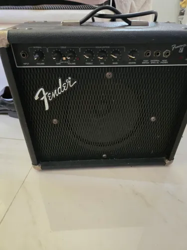 Amplificador de guitarra Fender Frontman 25