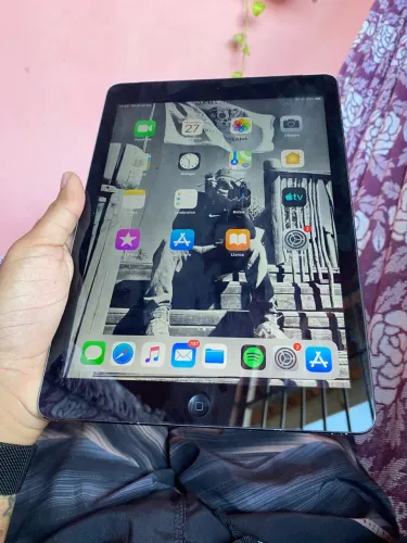 Vendou ou troco iPad Air funcionando perfeitamente 