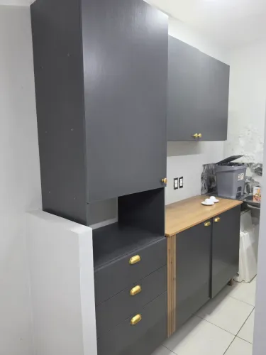 Armário de cozinha em ótimo estado