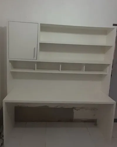 Mesa para estudo em boas condições