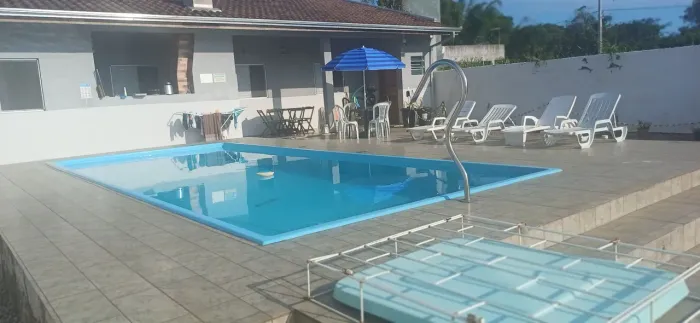 Casa, piscina e mar