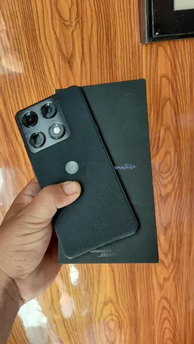 Motorola Signature 512g 24g ram zero apenas 1 semana de uso, aceito oferta e troca.