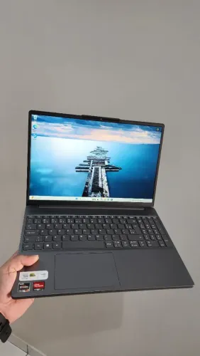 ? Notebook Lenovo IdeaPad Slim 3 Ryzen 7 | 8GB RAM | SSD 256GB | FHD 15,3" ?