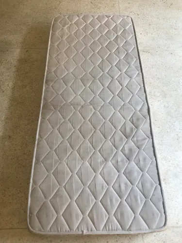 Cama solteiro com colchão