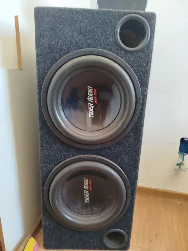Vendo caixa som com 2 sub 12 tiger audio 600wts cada caixa e falantes novos valor 800