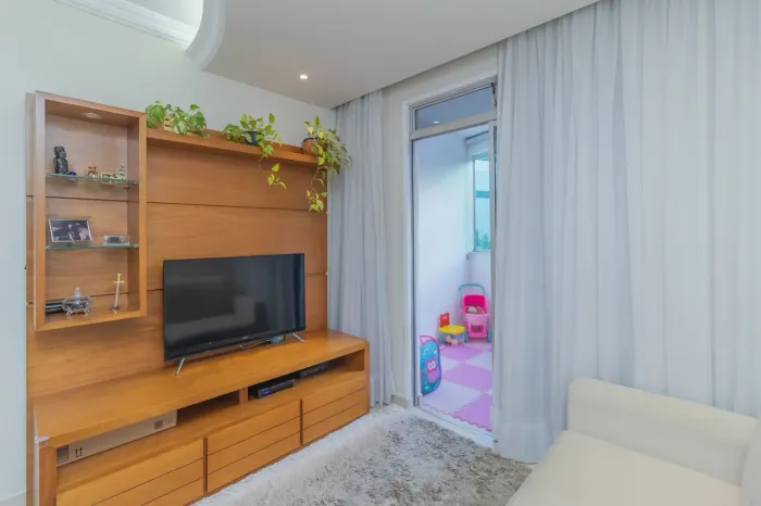 Rack com Painel para TV em Madeira - Excelente Estado