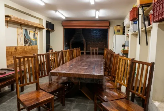 Mesa De Madeira Maciça Rustica Natural em Imbuia com 20 cadeiras