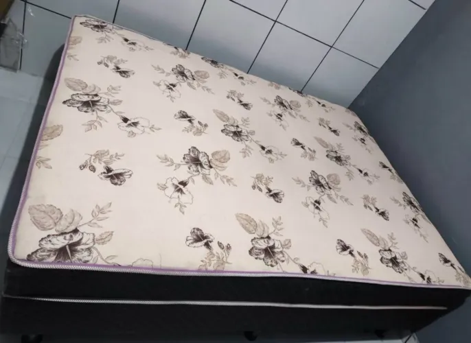 Base de cama QUENN (só a cama sem o colchão 