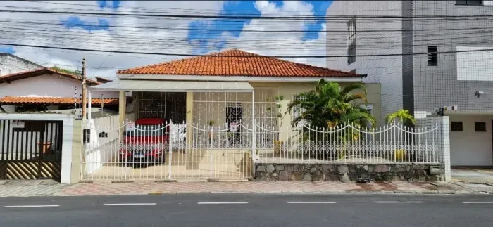 OPORTUNIDADE EXCLUSIVA NO BAIRRO SÃO JOSÉ! CASA À VENDA IDEAL PARA CLÍNICAS E CENTROS DE S