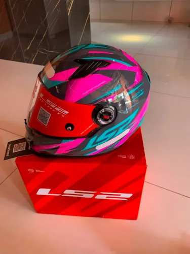 VENDO CAPACETE LS2 SEMIR NOVO VAI COM CAIXA!