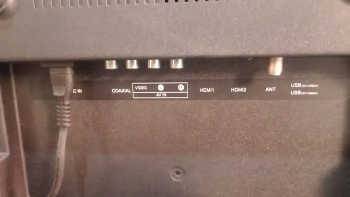 Tv para conserto ou trocar a tela eu coloco o pen drive e o YouTube ele funciona normal