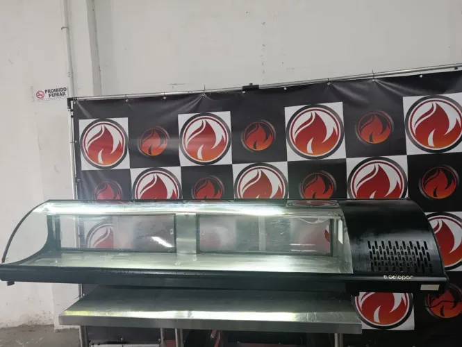 Sushi case refrigerada industrial marca GELOPAR <br>110 Volts
