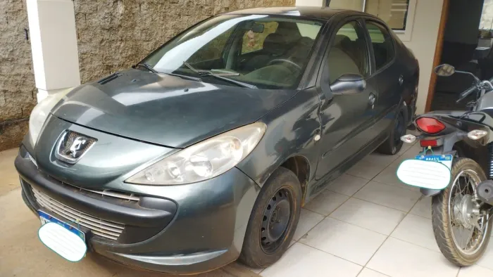 Peugeot 207 Sedan Passion XR 1.4 Flex 8V 4P 2011