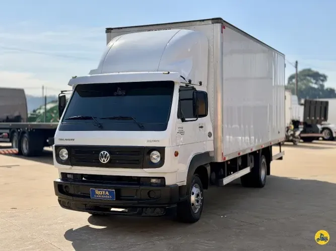 volkswagen 10.160 delivery 4x2 baú chapeado 2015