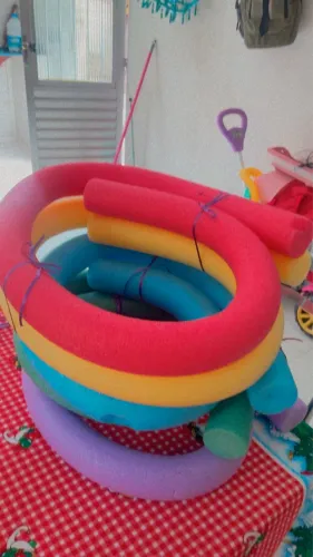 Vendo macarrão de piscina 