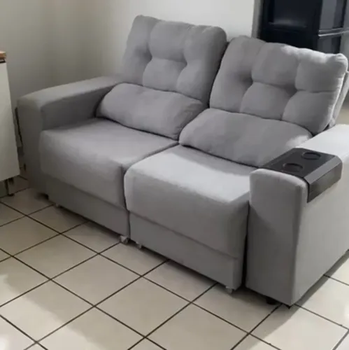 Vendo Sofá retrátil , pouco uso excelente. *77 Comprado a pouco tempo.