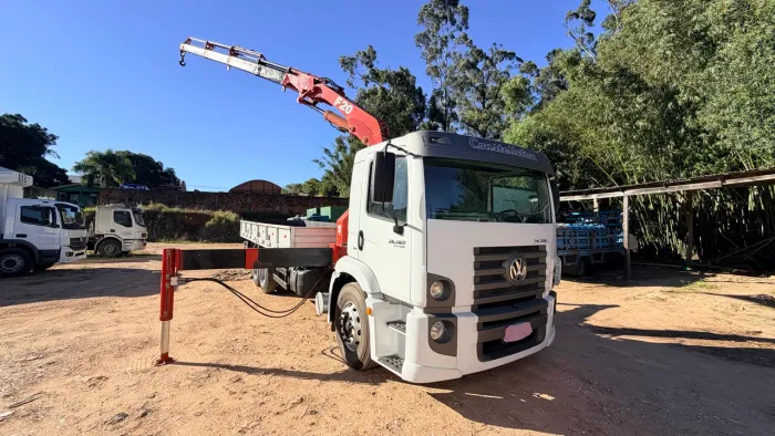 VW Constellation 24.280 ano 2015 com Munck F20