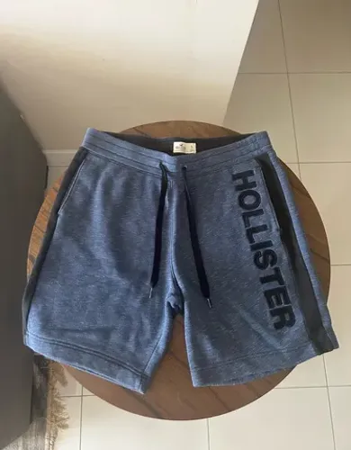 Bermuda Hollister