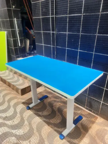 Mesa pra professores ou conjunto azul com estrutura branca