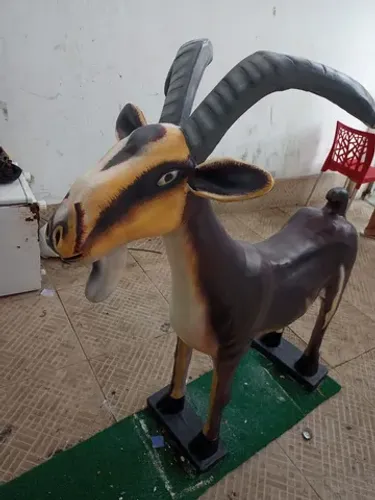 Esculturas em cimento.