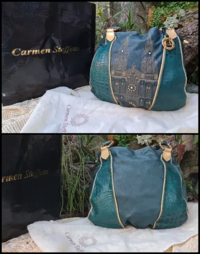 Bolsa Carmem Steffens, de mão, em couro. Original, nunca usada.
