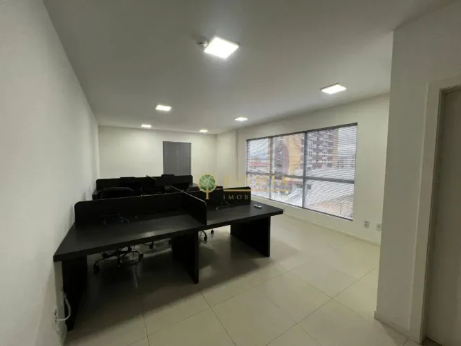 Sala comercial com 32m² e 1 vaga de garagem - Capoeiras, Florianópolis.