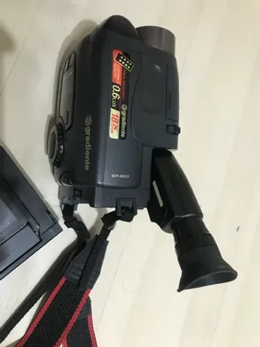 Vendo filmadora gradiente, foi usada muito pouco