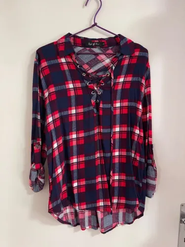 Camisa xadrez feminina com amarração estilo bata nunca usada