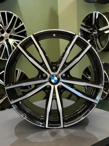 Rodas BMW 330 2022 a 2024 19x8 e 19x8,5 São originais Não São Réplicas por R$12.500,00 