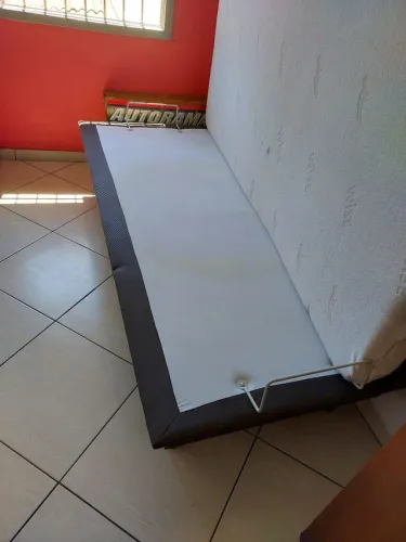 Cama articulavel solteiro com controle remoro - em estado de nova.
