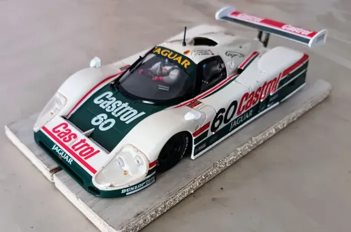 Carro de autorama Jaguar xjr9 preparado