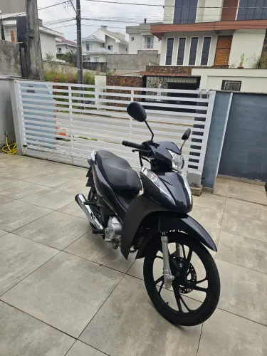 Biz 2020 semi-nova, impecável