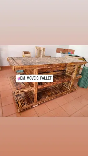 Ilha central feita com Madeira de Pallet