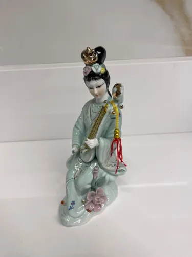 Boneca Chinesa em Porcelana