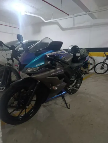 Yamaha R15 