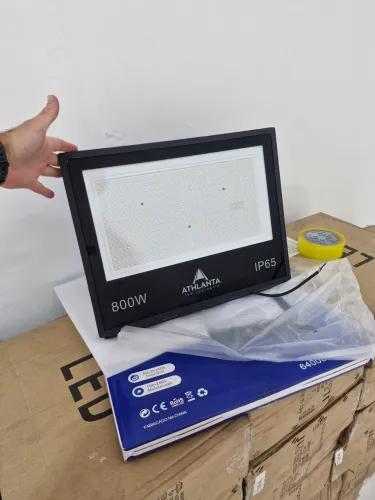 Refletor LED 800W ATHLANTA - Iluminação Potente