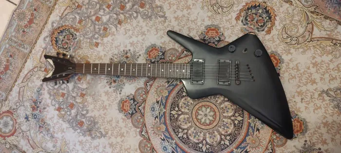 Guitarra Dean Baby Z - Caps EMG 81/85