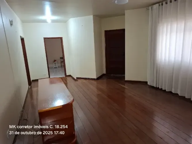 (VENDIDO) Casa com 209,00 m2, terreno com 624,00 m2 na Avenida dos Estudantes em Ibiporã.