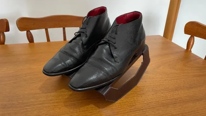 Par de sapatos preto couro legítimo