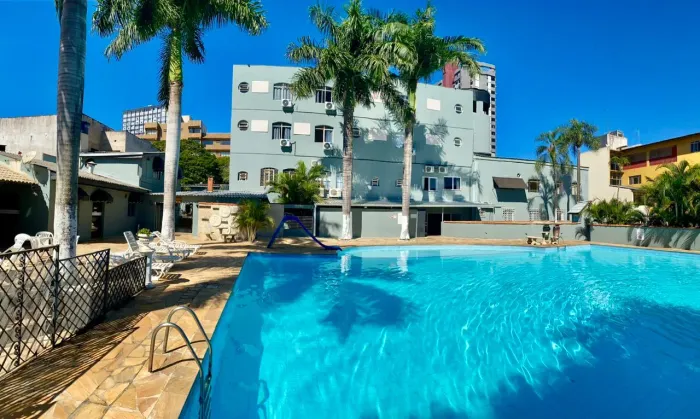 Iguassu Flats Hotel: Hotel com piscina natural em Foz do Iguaçu