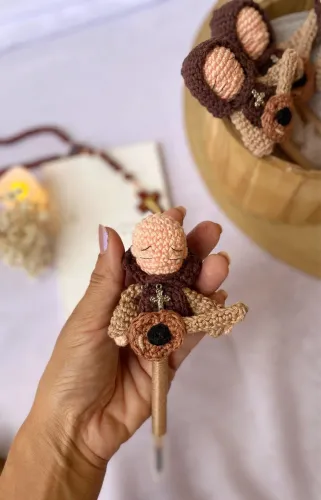 Pronta Entrega Caneta Personalizada Amigurumi Frei Gilson Católico Religioso Quaresma