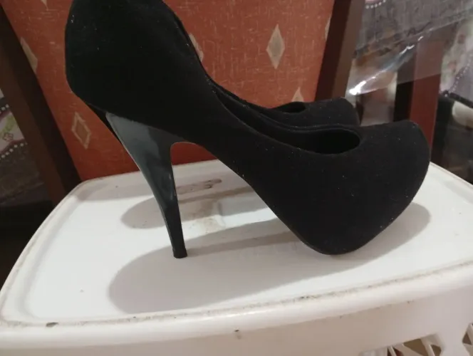 Scarpin em veludo Vizzano 