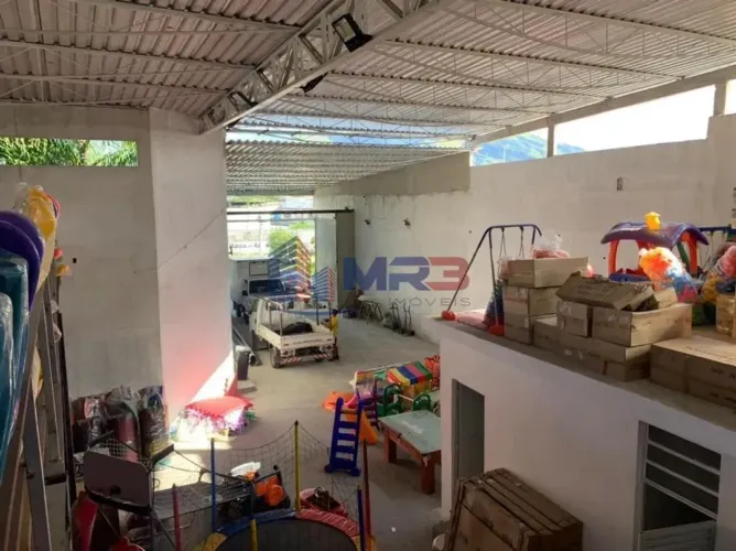 Galpão para venda e locação em Realengo com 600m²