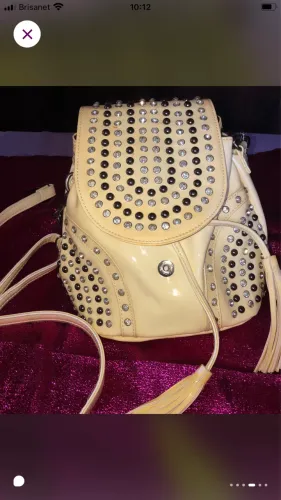 Bolsa de mão e ombro amarela com pedrarias