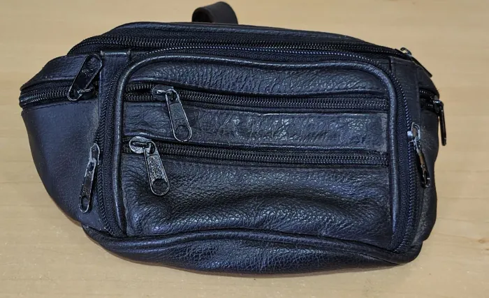 Bolsa de cintura masculina em couro