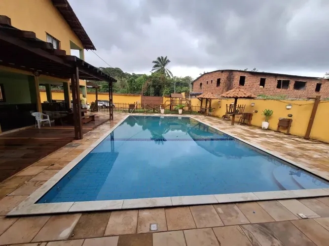 Casa com piscina no melhor trecho de Aldeia.