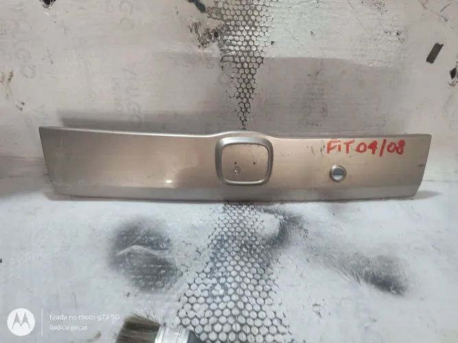 Moldura tampa traseira Fit 2004 a 2008
